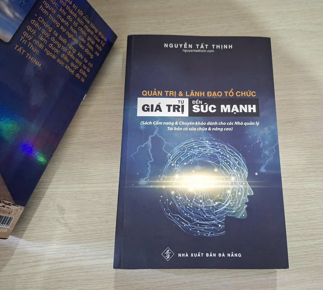 Quản Trị & Lãnh Đạo Tổ Chức: Từ Giá Trị Đến Sức Mạnh